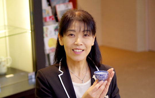 Sales staff / Hitomi Kato